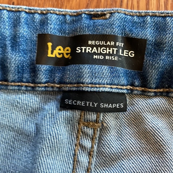 🆕 Lee Regular Fit Straight Leg Mid Rise Secretly Shapes Jeans Size 16 Medium - Picture 5 of 12